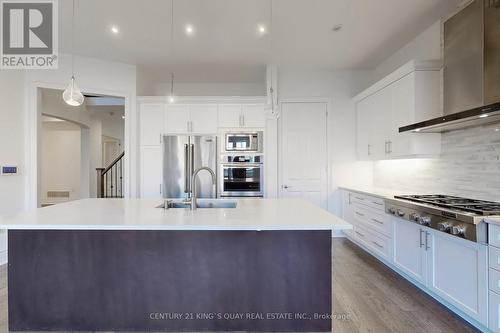 41 Torrey Pines Road, Vaughan, ON - Indoor Photo Showing Kitchen With Upgraded Kitchen