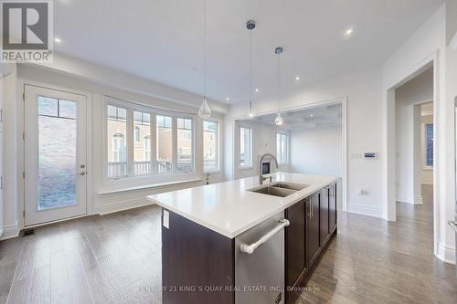 41 Torrey Pines Road, Vaughan, ON - Indoor Photo Showing Kitchen With Double Sink With Upgraded Kitchen