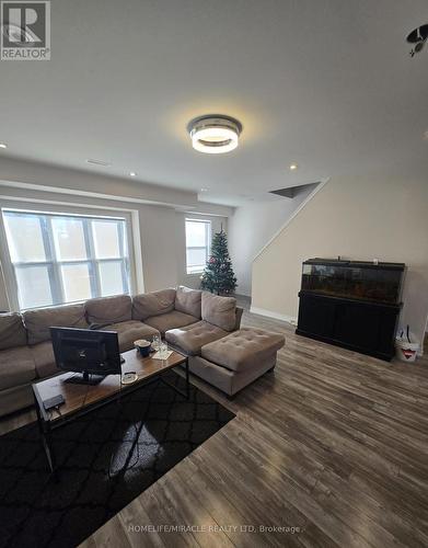 27 - 1 Leggott Avenue, Barrie, ON - Indoor Photo Showing Living Room