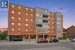 23 MAIN Street Unit# 404  Dundas, ON L9H 2P7