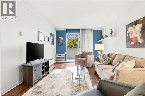 23 Main Street Unit# 404, Dundas, ON - Indoor Photo Showing Living Room