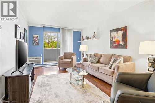 23 Main Street Unit# 404, Dundas, ON - Indoor Photo Showing Living Room