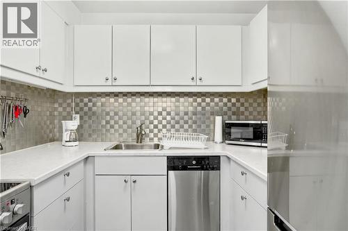 23 Main Street Unit# 404, Dundas, ON - Indoor Photo Showing Kitchen With Upgraded Kitchen