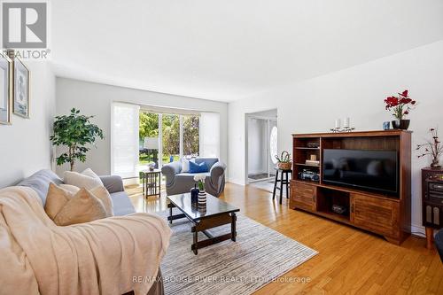 796 Batory Avenue, Pickering, ON - Indoor Photo Showing Living Room
