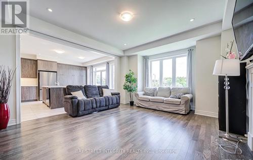 41 Kenneth Rogers Crescent, East Gwillimbury, ON 
