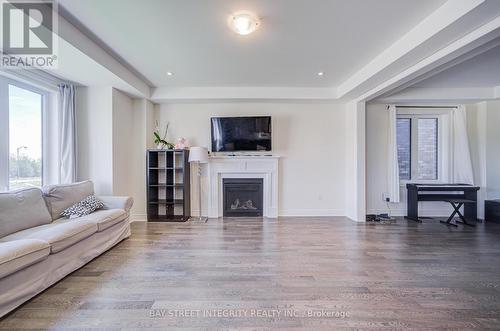 41 Kenneth Rogers Crescent, East Gwillimbury, ON 