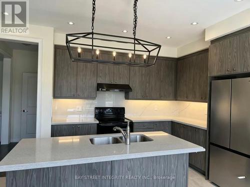 41 Kenneth Rogers Crescent, East Gwillimbury, ON 