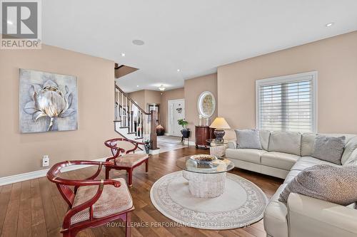 1453 Notre Dame Street, Russell, ON - Indoor Photo Showing Living Room