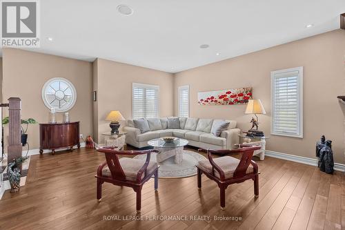 1453 Notre Dame Street, Russell, ON - Indoor Photo Showing Living Room