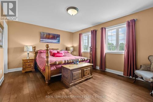 1453 Notre Dame Street, Russell, ON - Indoor Photo Showing Bedroom