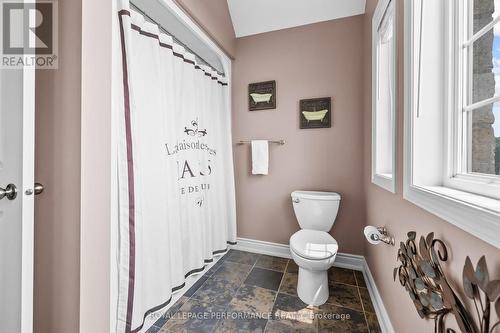 1453 Notre Dame Street, Russell, ON - Indoor Photo Showing Bathroom