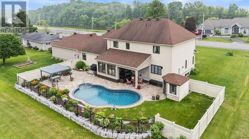 1453 Notre Dame Street, Russell, ON - Outdoor With In Ground Pool