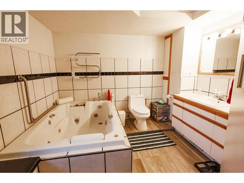 4523 Graham Avenue, Terrace, BC - Indoor Photo Showing Bathroom