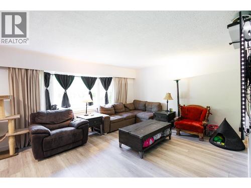 4523 Graham Avenue, Terrace, BC - Indoor Photo Showing Living Room
