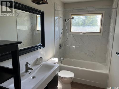 42 6Th Street Ne, Wadena, SK - Indoor Photo Showing Bathroom