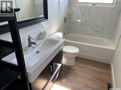 42 6Th Street Ne, Wadena, SK - Indoor Photo Showing Bathroom