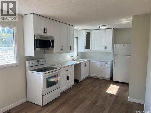 42 6Th Street Ne, Wadena, SK - Indoor Photo Showing Kitchen With Double Sink