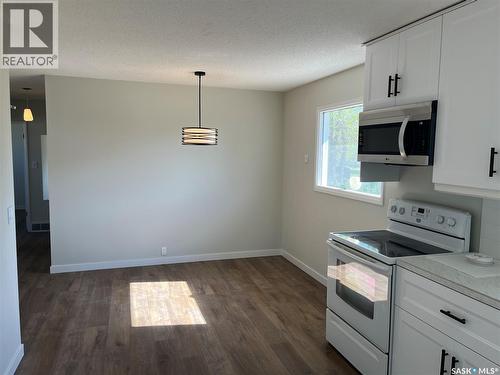 42 6Th Street Ne, Wadena, SK - Indoor Photo Showing Kitchen