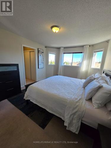 29 Nicholson Drive, Barrie, ON - Indoor Photo Showing Bedroom