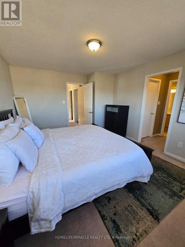 29 Nicholson Drive, Barrie, ON - Indoor Photo Showing Bedroom
