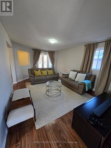 29 Nicholson Drive, Barrie, ON - Indoor Photo Showing Bedroom