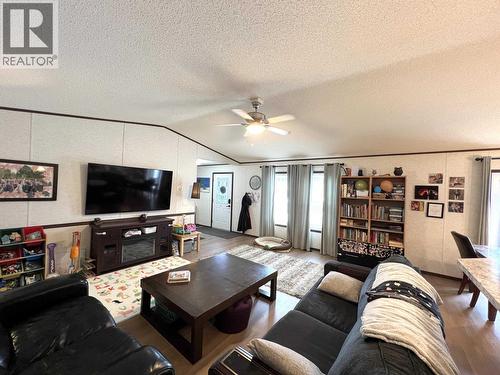 5506 Pine Crescent, Fort Nelson, BC - Indoor Photo Showing Living Room
