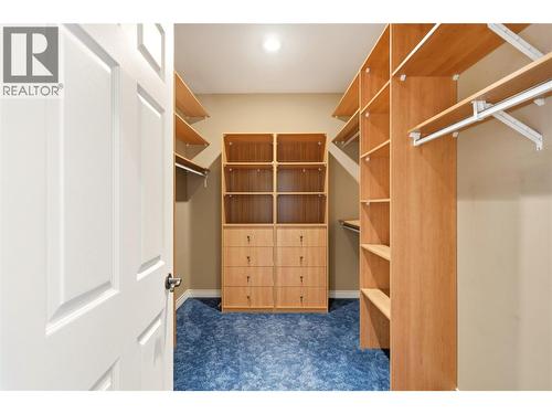 Walk in closet- primary bedroom - 448 Viewcrest Road, Kelowna, BC - Indoor With Storage