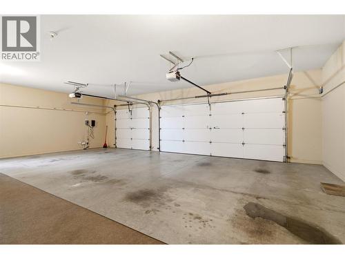 Spacious triple car garage - 448 Viewcrest Road, Kelowna, BC - Indoor Photo Showing Garage