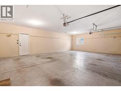 Spacious triple car garage - 