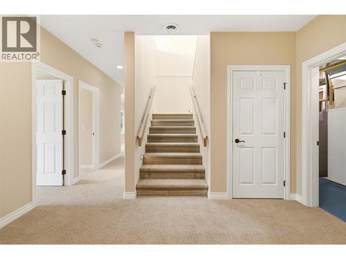Spacious lower level landing - 448 Viewcrest Road, Kelowna, BC - Indoor Photo Showing Other Room