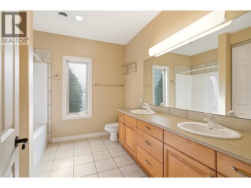 Lower level 5 piece bathroom - 448 Viewcrest Road, Kelowna, BC - Indoor Photo Showing Bathroom