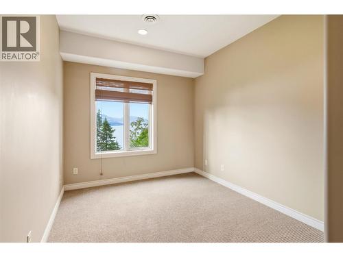 Bedroom 3 - 448 Viewcrest Road, Kelowna, BC - Indoor Photo Showing Other Room