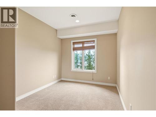 Bedroom 4 - 448 Viewcrest Road, Kelowna, BC - Indoor Photo Showing Other Room