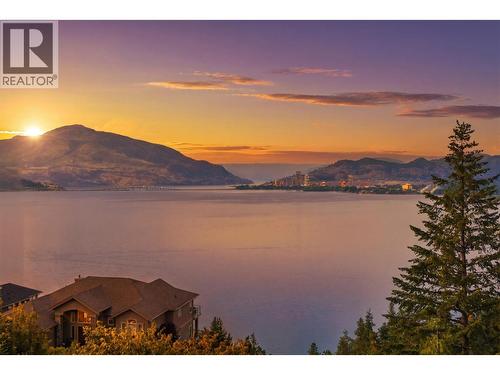 Gorgeous sunset views - 448 Viewcrest Road, Kelowna, BC - Outdoor With Body Of Water With View