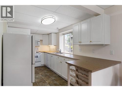2211 Shannon Woods Place, West Kelowna, BC - Indoor Photo Showing Kitchen With Double Sink