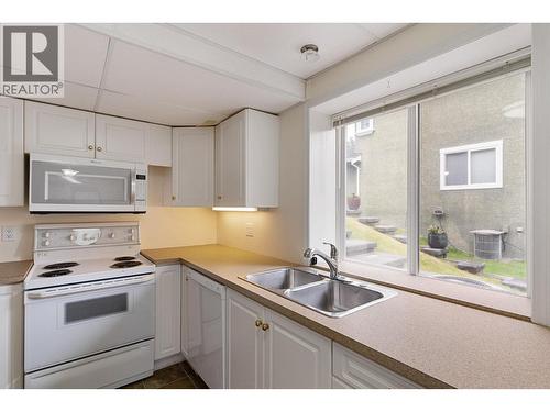 2211 Shannon Woods Place, West Kelowna, BC - Indoor Photo Showing Kitchen With Double Sink