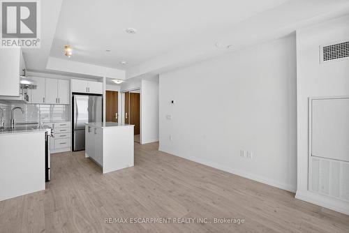 2408 - 27 Korda Gate, Vaughan, ON - Indoor Photo Showing Kitchen