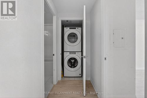 2408 - 27 Korda Gate, Vaughan, ON - Indoor Photo Showing Laundry Room