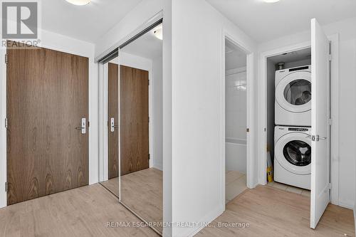 2408 - 27 Korda Gate, Vaughan, ON - Indoor Photo Showing Laundry Room