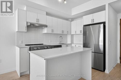 2408 - 27 Korda Gate, Vaughan, ON - Indoor Photo Showing Kitchen