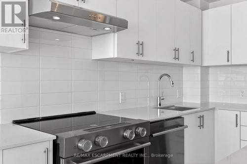 2408 - 27 Korda Gate, Vaughan, ON - Indoor Photo Showing Kitchen With Upgraded Kitchen