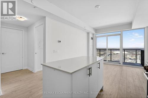 2408 - 27 Korda Gate, Vaughan, ON - Indoor