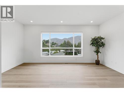 Plenty of natural light - 4601 97 Street Unit# 6, Osoyoos, BC - Indoor Photo Showing Other Room