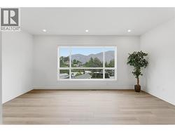 Plenty of natural light - 