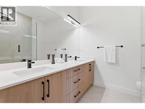 Double vanity in the primary ensuite - 4601 97 Street Unit# 6, Osoyoos, BC - Indoor Photo Showing Bathroom