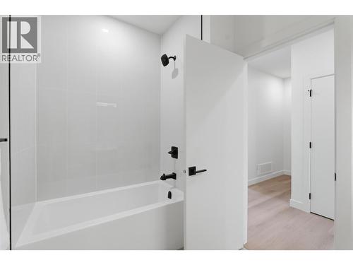 4601 97 Street Unit# 6, Osoyoos, BC - Indoor Photo Showing Bathroom