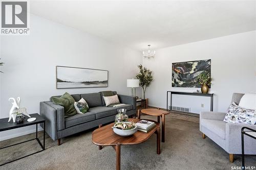 1901 William Avenue, Saskatoon, SK - Indoor Photo Showing Living Room