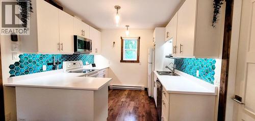 6421 Sunshine Drive, Nelson, BC - Indoor Photo Showing Kitchen With Double Sink
