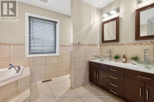 1001 Gorham Street, Newmarket, ON - Indoor Photo Showing Bathroom
