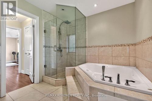 1001 Gorham Street, Newmarket, ON - Indoor Photo Showing Bathroom